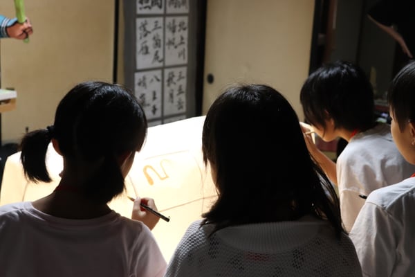 送りに絵をかく１