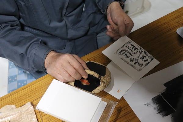 拓本のような風合いに