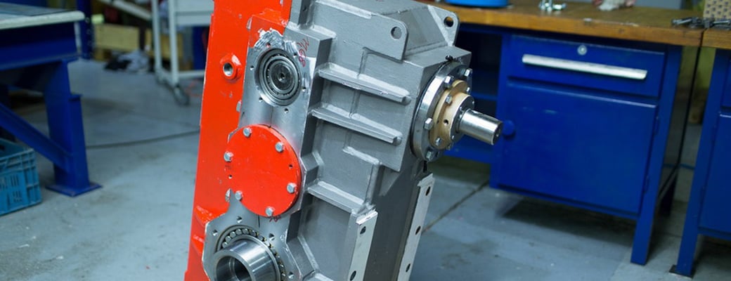 Reductor VEB . Reductor VEB en reparación