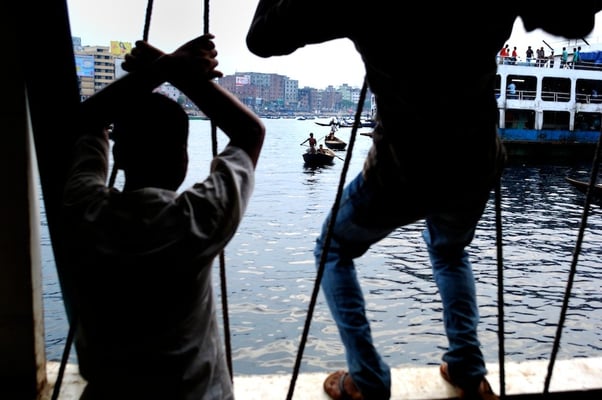 By boat from Dhaka - © François Struzik - simply human 2011 - Dhaka - Bangladesh