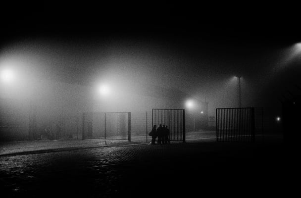Crossing border illegally - Calais - France © François Struzik - simply human 2011