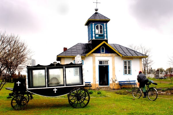 Sulina - Danube Delta- © François Struzik - simply human 2008 - Romania - the cemetery