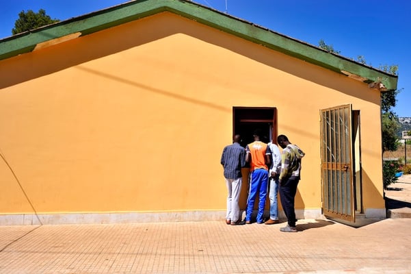 Minor migrants crossing the mediterranean sea: migration to Sicily - Italy © François Struzik - simply human 2014