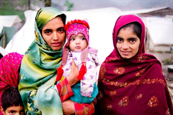 Girls education in Kashmir - (Indian Ad.) Kashmir / J&K - India © François Struzik - simply human 2006