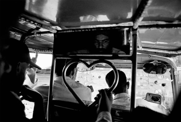 Sorrow in Kashmir - (Pak. Ad.) Kashmir ) Azad Kashmir - Pakistan © François Struzik - simply human 2006