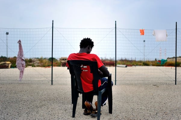 Minor migrants crossing the mediterranean sea: migration to Sicily - Italy © François Struzik - simply human 2014
