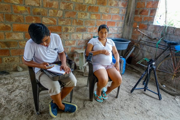 Working with Young reporters for Plan International Belgium, Nestor, Ecuador © François Struzik - simply human 2017