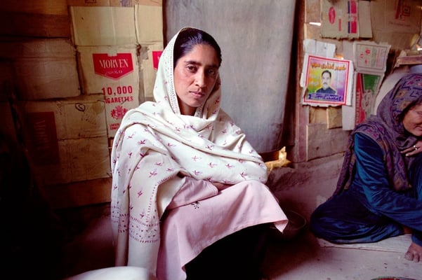 Girls education in Kashmir - (Indian Ad.) Kashmir / J&K - India © François Struzik - simply human 2006