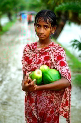Fighting malnutrition in Bangladesh - Terre des hommes © François Struzik - simply human 2011