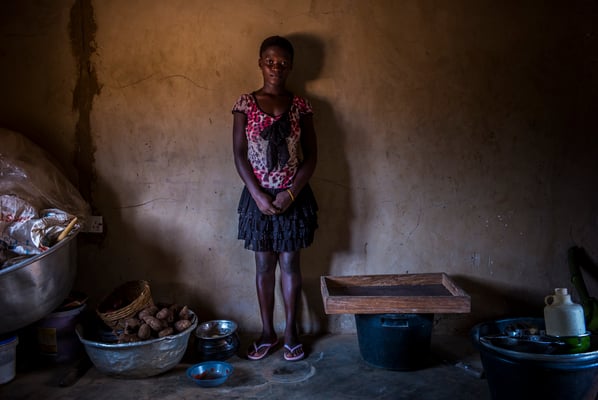 Girls school dropout - Ghana © François Struzik - simply human 2018