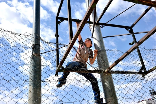 Fighting child labor after the war in Hebron -  Palestine © François Struzik - simply human 2015