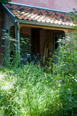A cottage by the stream © François Struzik - simply human 2015