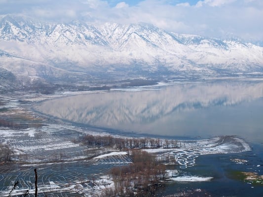 Kashmir In winter- © François Struzik - simply human 2014 - (Indian ad.) Kashmir - J&K - India - Wular Lake