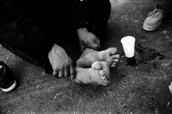 Crossing border illegally - Calais - France © François Struzik - simply human 2011