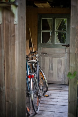 A cottage by the stream © François Struzik - simply human 2015