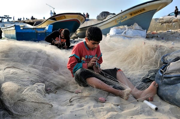 Fighting child labor after the war in Gaza -  Palestine © François Struzik - simply human 2015