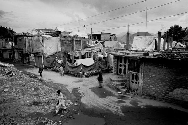 Sorrow in Kashmir - (Pak. Ad.) Kashmir ) Azad Kashmir - Pakistan © François Struzik - simply human 2006