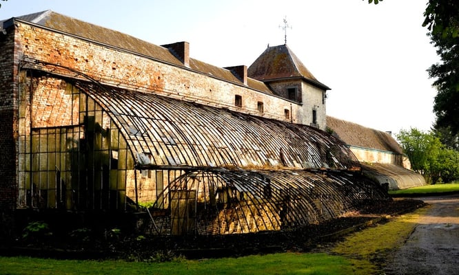 The castles of Meuse and Condroz © François Struzik - simply human 2009 - Belgium - Château d'Ostin