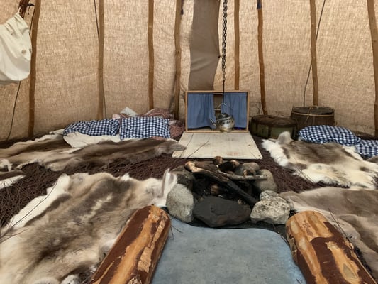 Das innere eines Sami Zeltes, Ajtte Museum Jokkmokk