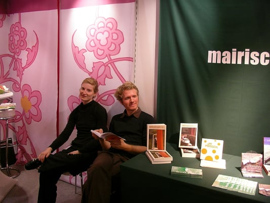 Buchmesse Frankfurt: Unser allererster Messetisch in Frankfurt.