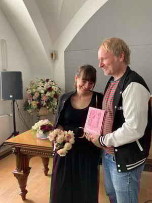 Bei einer Lesung aus "Paargespräche"