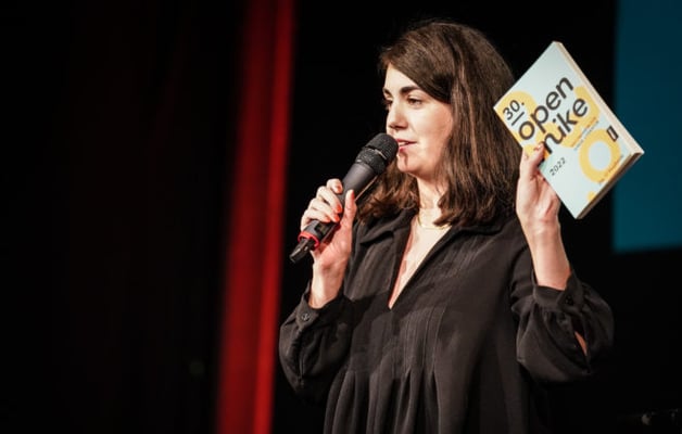 Nefeli moderiert den Berliner Open Mike