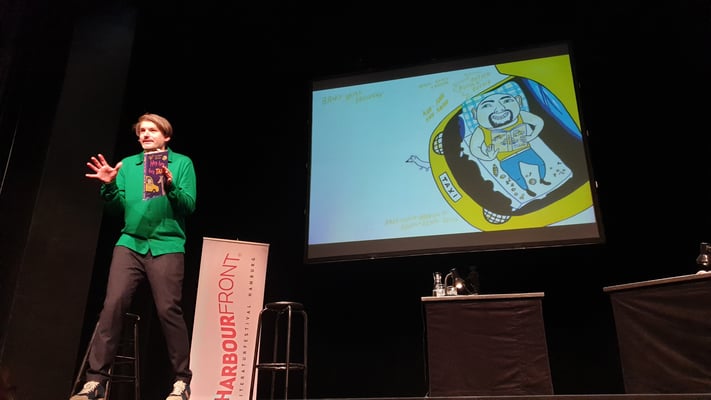 Saša bei einer Lesung im St. Pauli Theater Hamburg