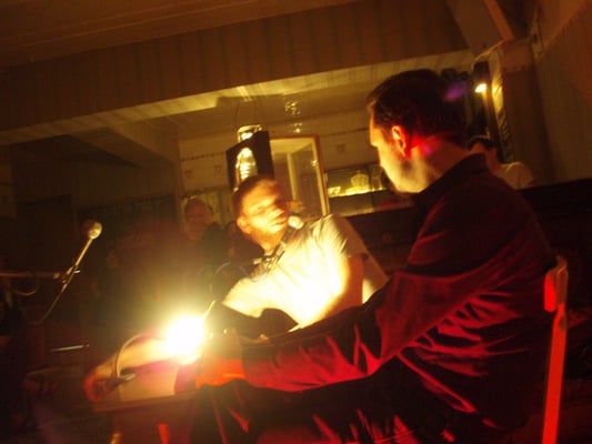 Benjamin Maack und Michael Weins in der Hasenschaukel