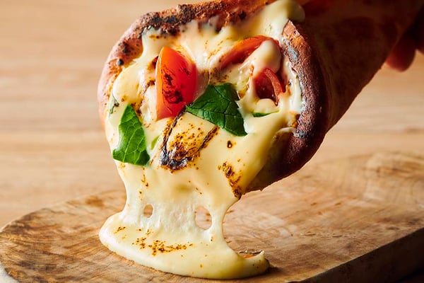 もちもちチーズのロールピザ