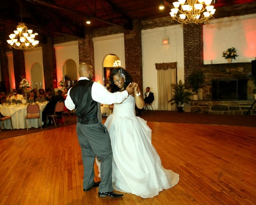 Professional wedding photographers  Gosia & Steve Tudruj 215-837-6651 Photographer Philadelphia, PA, NJ, NY, MD, DE Specializing in wedding photography, event.  www.momentsinlifephoto.com   