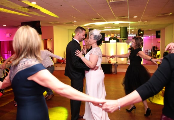 Beautiful Wedding party .Professional wedding photographers  Gosia & Steve Tudruj 215-837-6651 Photographer PA, NJ, NY, MD, DE Specializing in wedding photography, event. www.momentsinlifephoto.com    