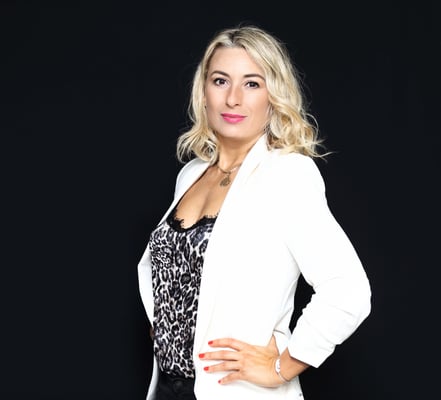 Professional headshot modern portrait . Photographer Port St. Lucie Florida Malgorzata Tudruj 772-259-0826 www.momentsinlifephoto.com