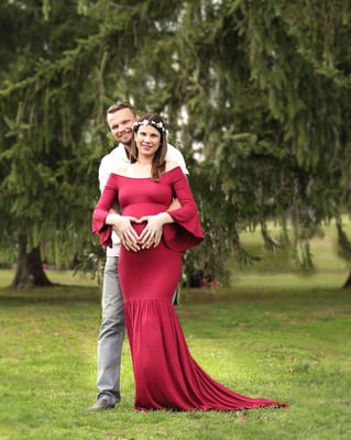 Pregnant photo shoot. Maternity photo session. Servis PA, NJ, NY, FL. Photographer Gosia Tudruj 215-837-6651 www.momentsinlifephoto.com  Specializing in portrait, event, wedding photography.