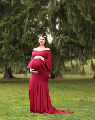 Pregnant photo shoot. Maternity photo session. Servis PA, NJ, NY, FL. Photographer Gosia Tudruj 215-837-6651 www.momentsinlifephoto.com  Specializing in portrait, event, wedding photography.