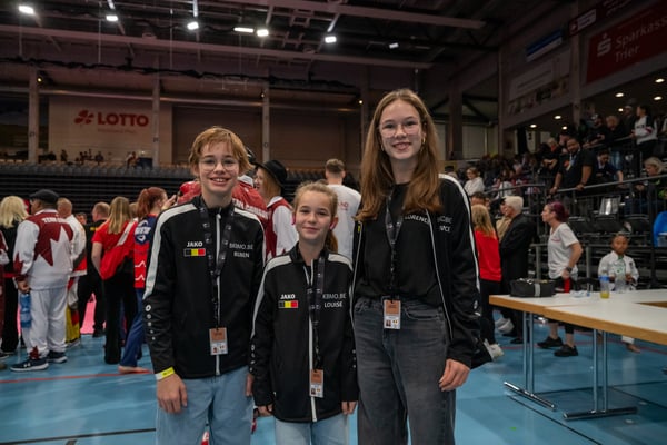 3 pic all 3 in front