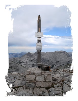 Großes Tragl 2197m ... Gipfelkreuz zur Zeit stark beschädigt!