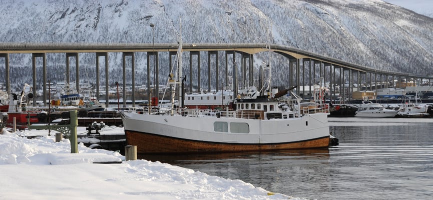 Brücke von der Stadtinsel Tromsö zur Kvaloja-Halbinsel