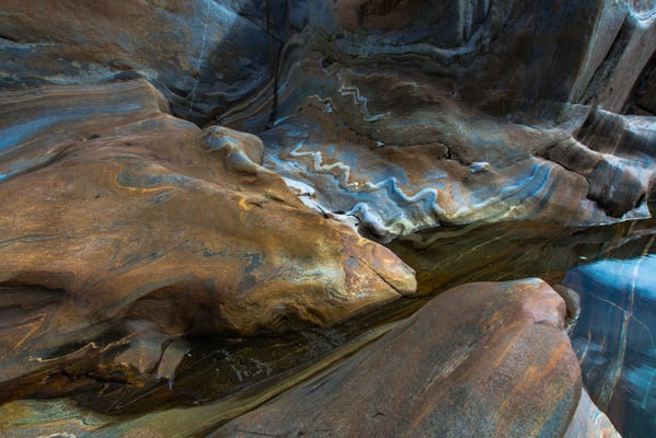Granit und Gneis; Verzasca im Oktober