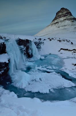Kirkjufell (Kirchberg) und Kirkjufellsfoss beim Snäfellsness