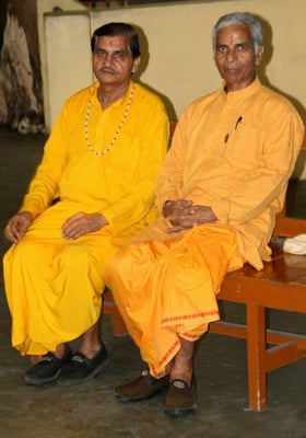 Religiöse Andacht am Sitz des Dalai Lama