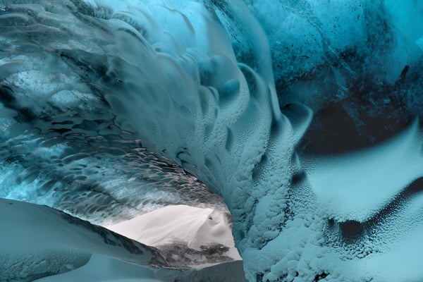 Eisgrotte bei Jökulsarlon; Pforte zum Niflheimr (eisige Unterwelt der nordischen Sage)