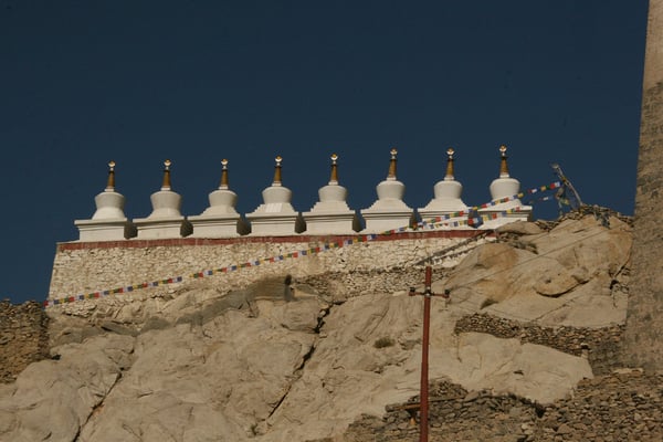 Acht Stupen bei Shey