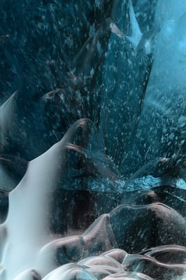 Eisgrotte bei Jökulsarlon; Pforte zum Niflheimr (eisige Unterwelt der nordischen Sage)