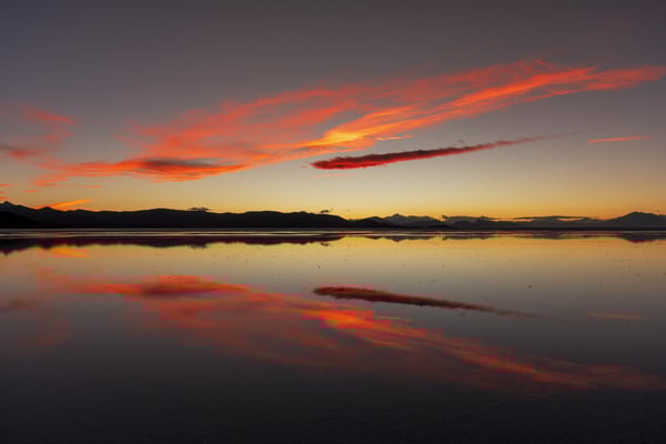 Spiegelung im leicht (ca 3 cm) unter Wasser stehenden Salar Uyuni