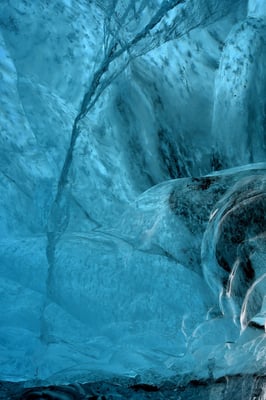 Eisgrotte bei Jökulsarlon; Pforte zum Niflheimr (eisige Unterwelt der nordischen Sage)