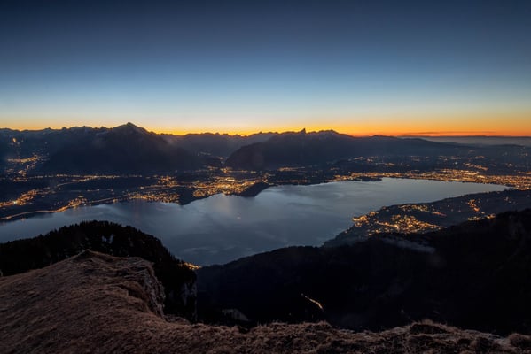 Niederhorn mit Blick über den Thunersee; 28. Dezember 2016, abends