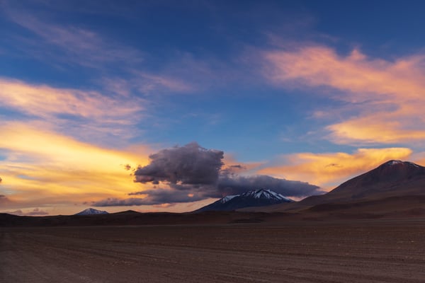 Farbiger Sonnenuntergang vor der Laguna Ramadita am Ausgang der Siloli-Wüste
