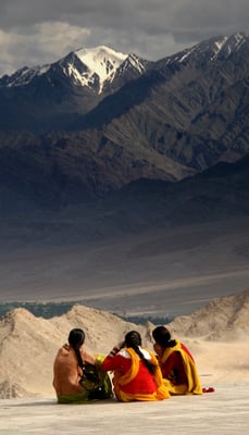 Mädchen vor der Shanti Stupa