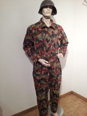 Berufe/ SOLDAT, Kampfanzug, Fr. 29.- / Helm, Fr. 7.-