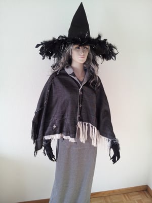 HEXE, Umhang Fr. 13.- /Hut, Fr. 7.- / Handschuhe mit Silbernägel, Fr. 3.50